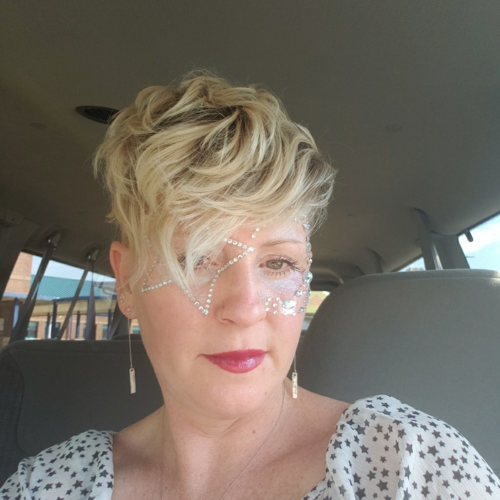 Meet your Posher, Kendra